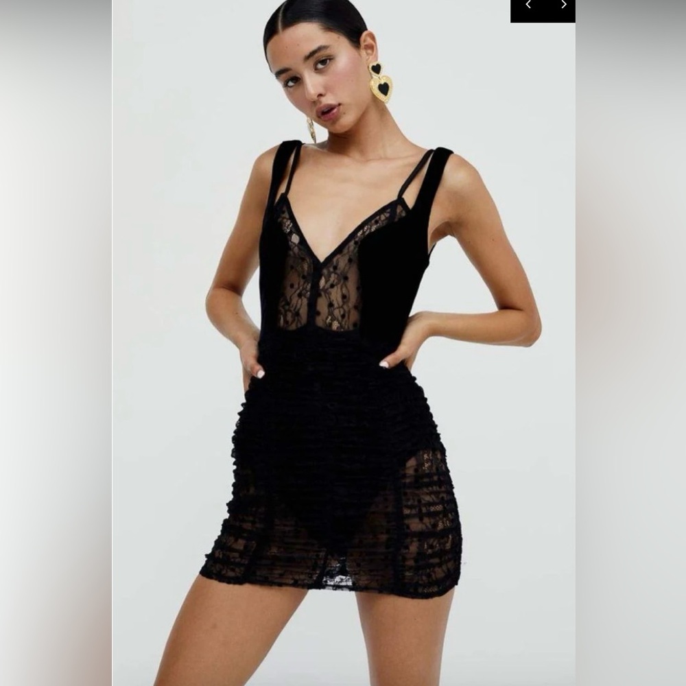 For Love & Lemons
FOR LOVE LEMONS
Jourdan Mini Dress.- Black brand new with